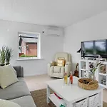 1 Bedroom In بيت للعطل Rønne